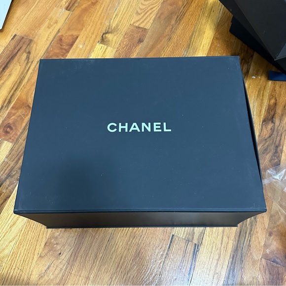 Chanel Boy Bag Caviar Quilted medium - Picture 3 of 15